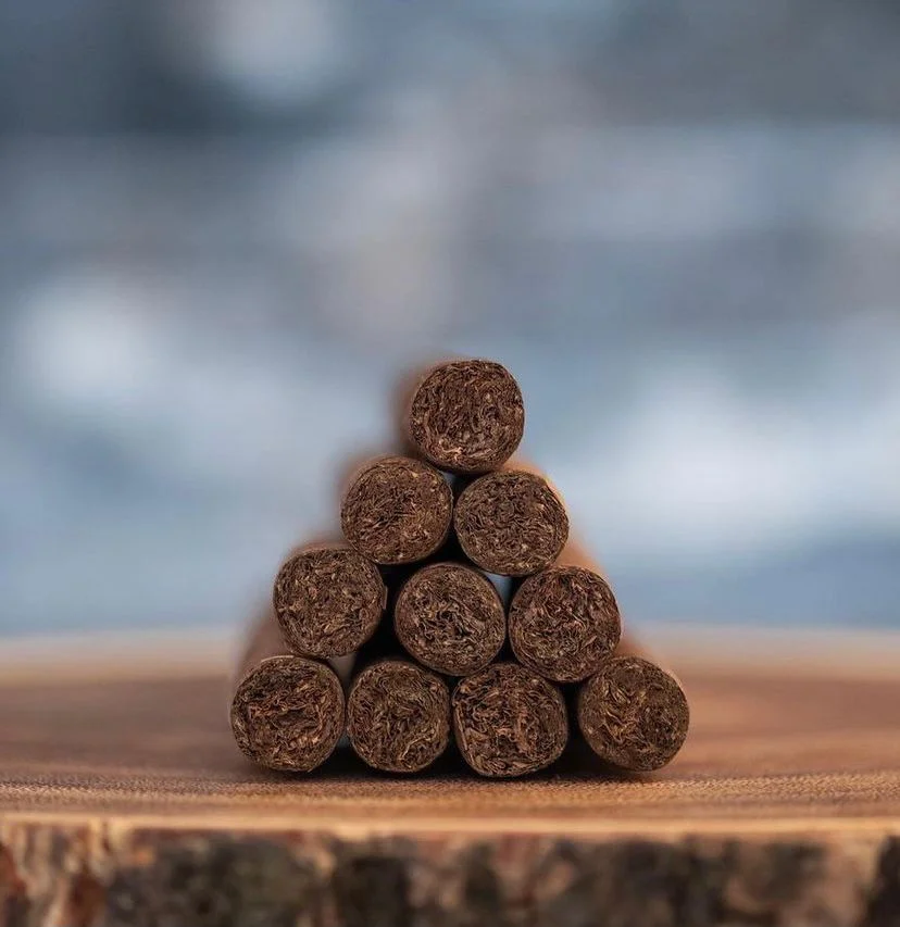 Cigar craftsmanship from the La Bóveda Privada services catalog